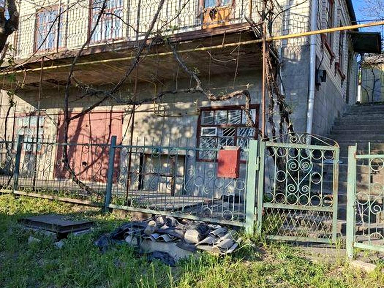 Продам 2х поверховий будинок на районі "сахзавод"