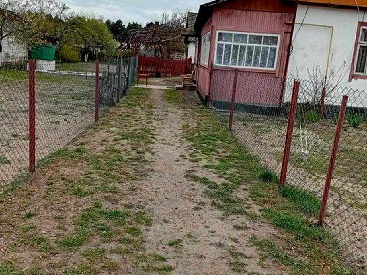 Продається просторий будинок в Сарнах
