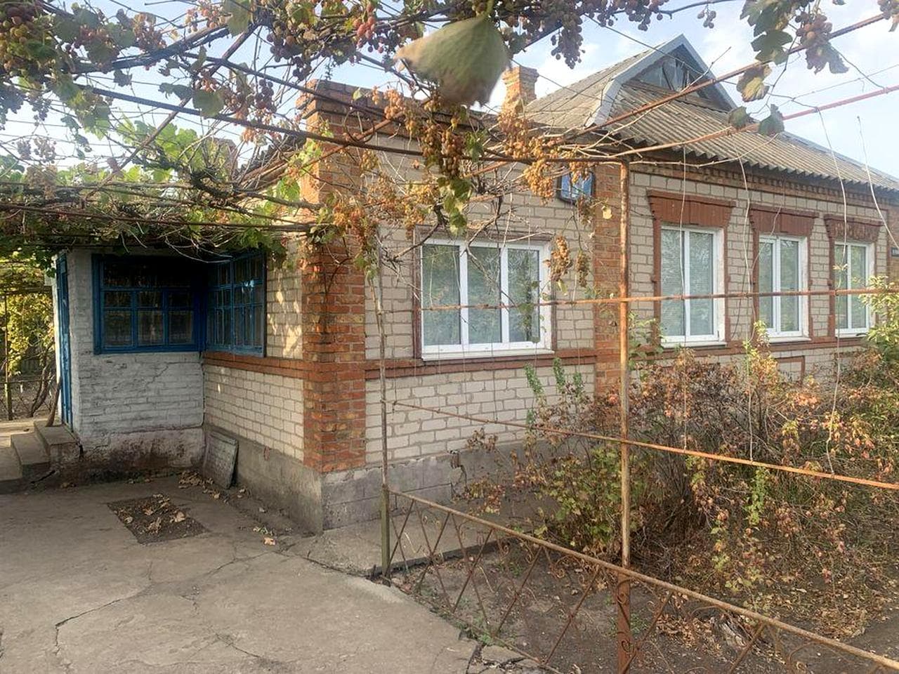 Продам Будинок з літньою кухнею в Апостолове. 12000$.