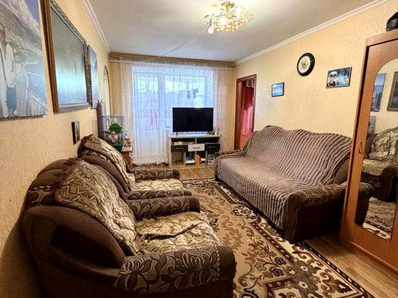 Продам 3-кімнатну квартиру з гаражем у центрі м. Кролевець