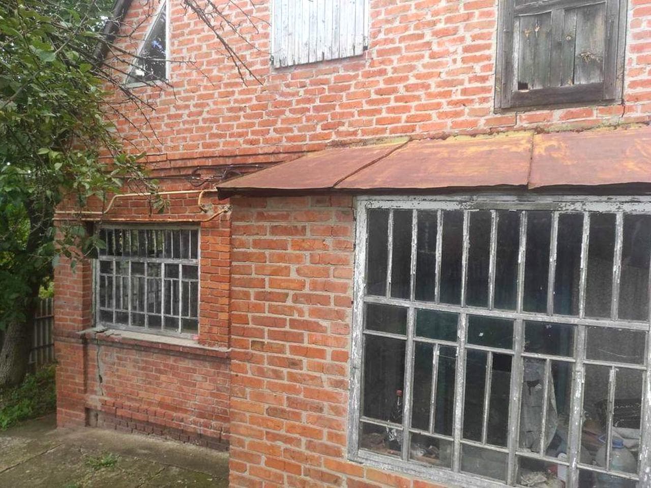 Продам будинок 90кв под родную реконструкцію розташований на 10 сотках