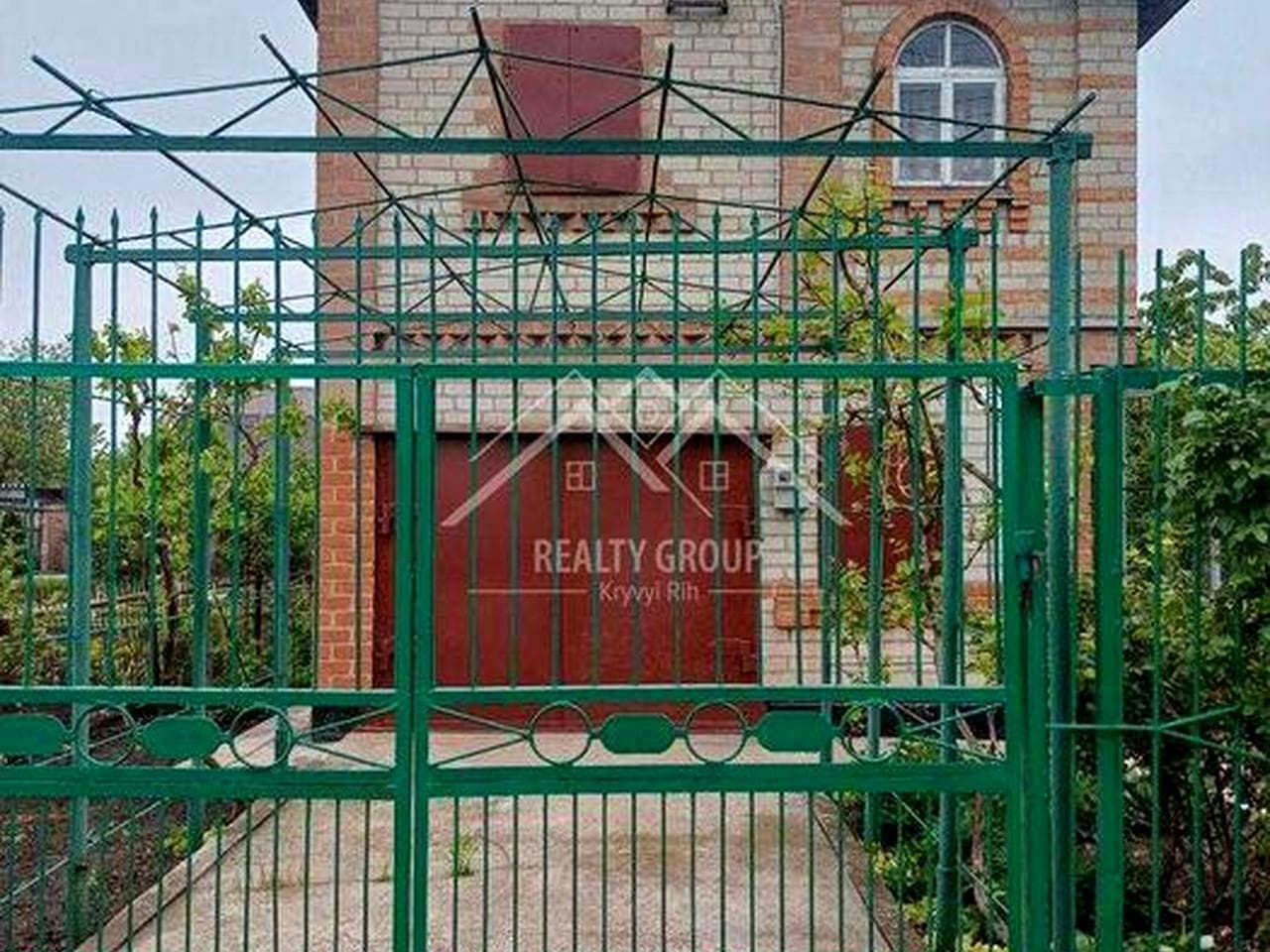 Продаж доглянутої дачі в кооп. Росинка з гаражем. Довгинцево. Є постійно вода.