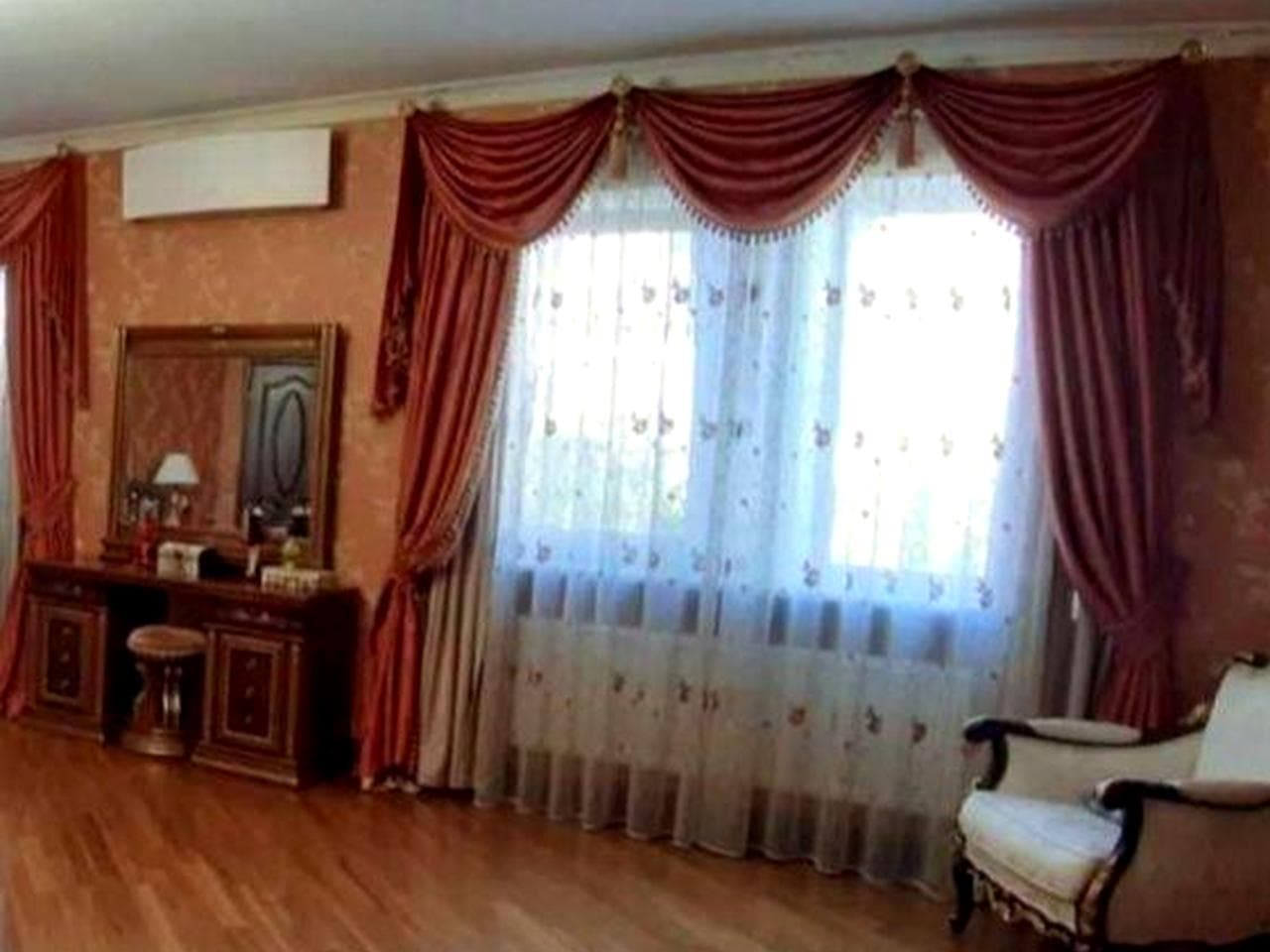 Оренда сучасного будинку  в Обухові