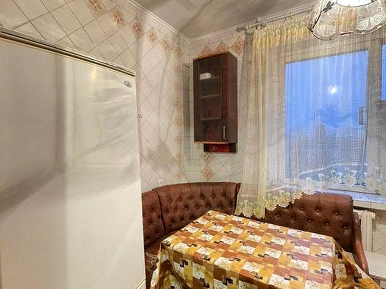 Продаж  3 кімнатної квартири м.Вишневий.  72кв.м два  балкона.