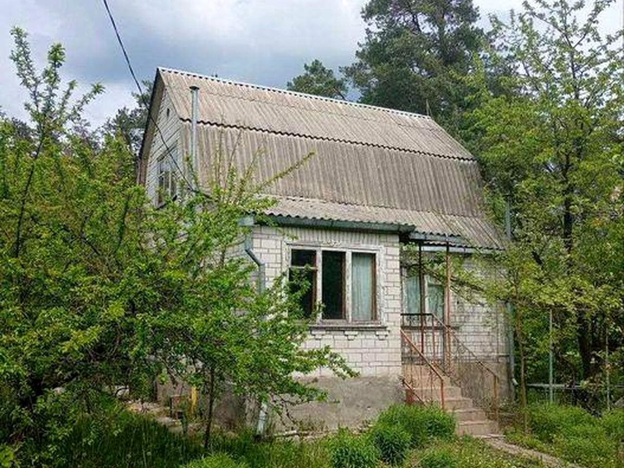 Продається дачний будинок в садовому товаристві