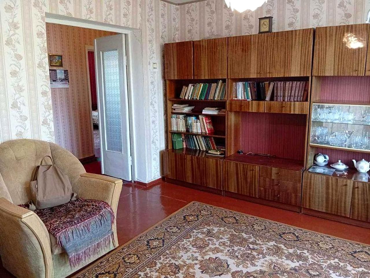Простора 2-кімнатна квартира в центрі Глухова