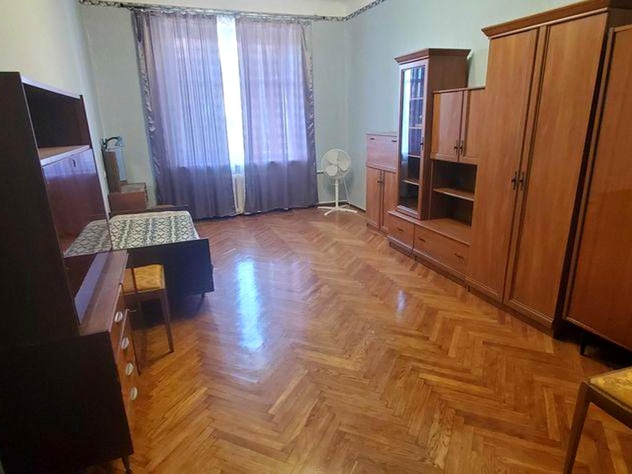 сдам 3комн квартиру ТЦ Украина , только семье