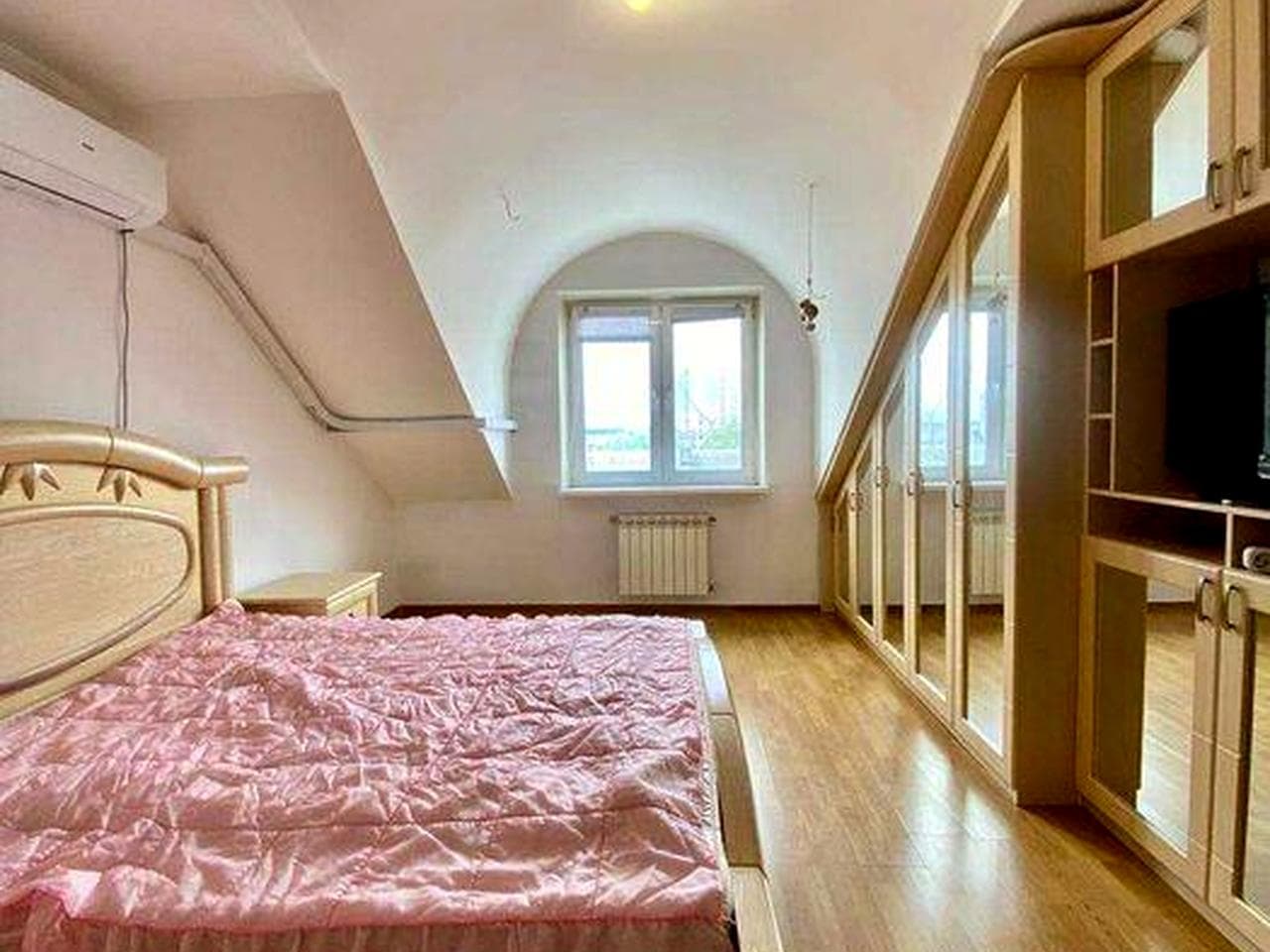 Чорних Запорожців 57, оренда дворівневої 3-к квартири в Броварах. ТОРГ!