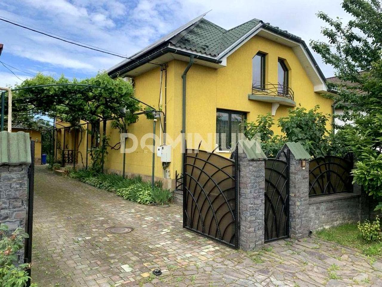Продається чудовий будинок,комфортне житло  м.Виноградів