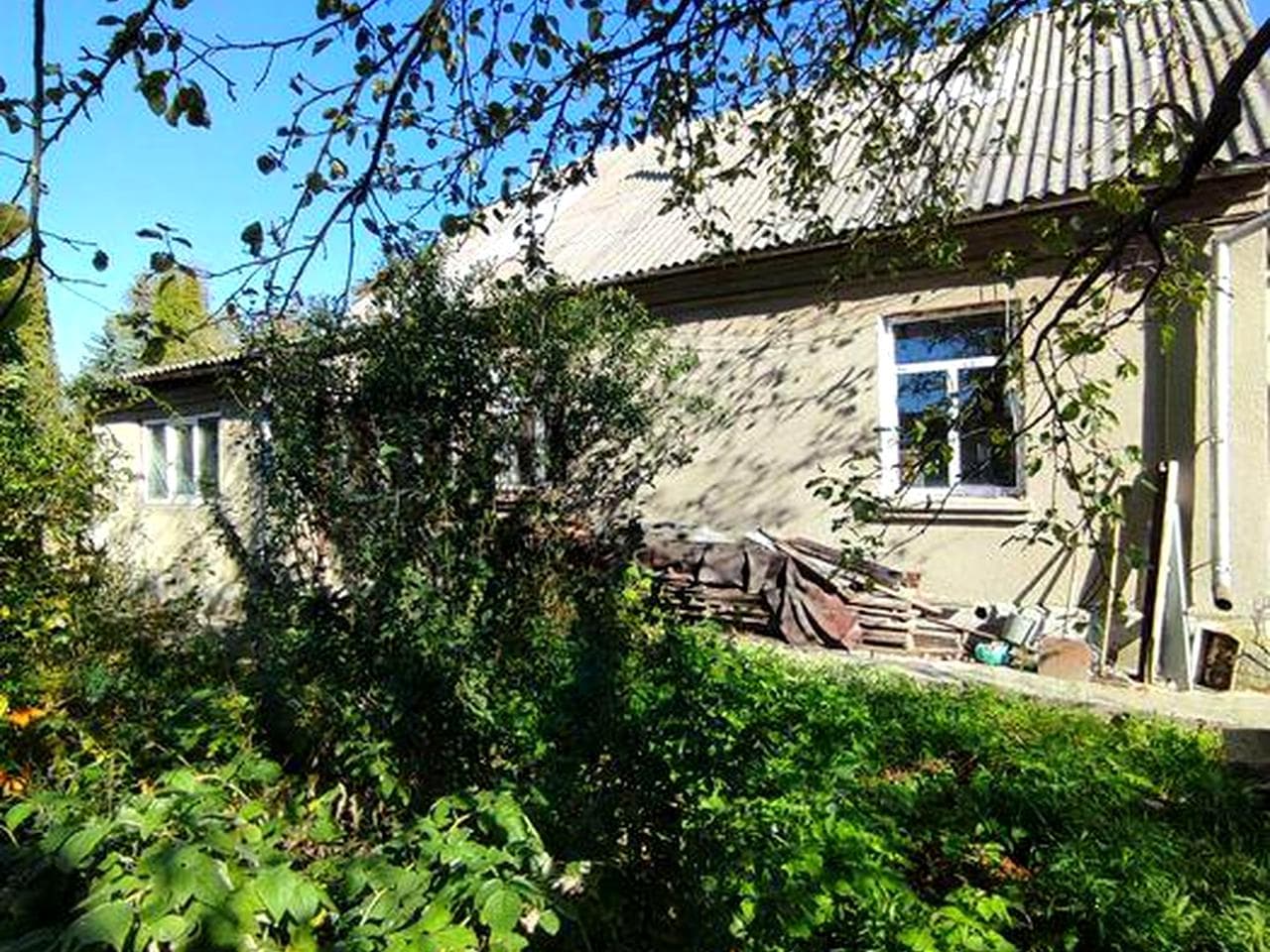 Продам частину будинка з окремим двором
