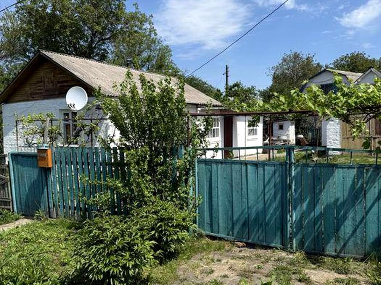 Житловий будинок з усіма зручностями та гаражем, Ватутіне.