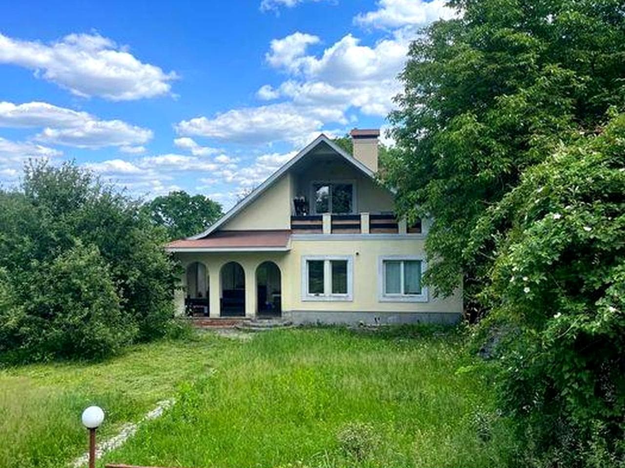 Будинок з гарною локацією по вул. Дружби