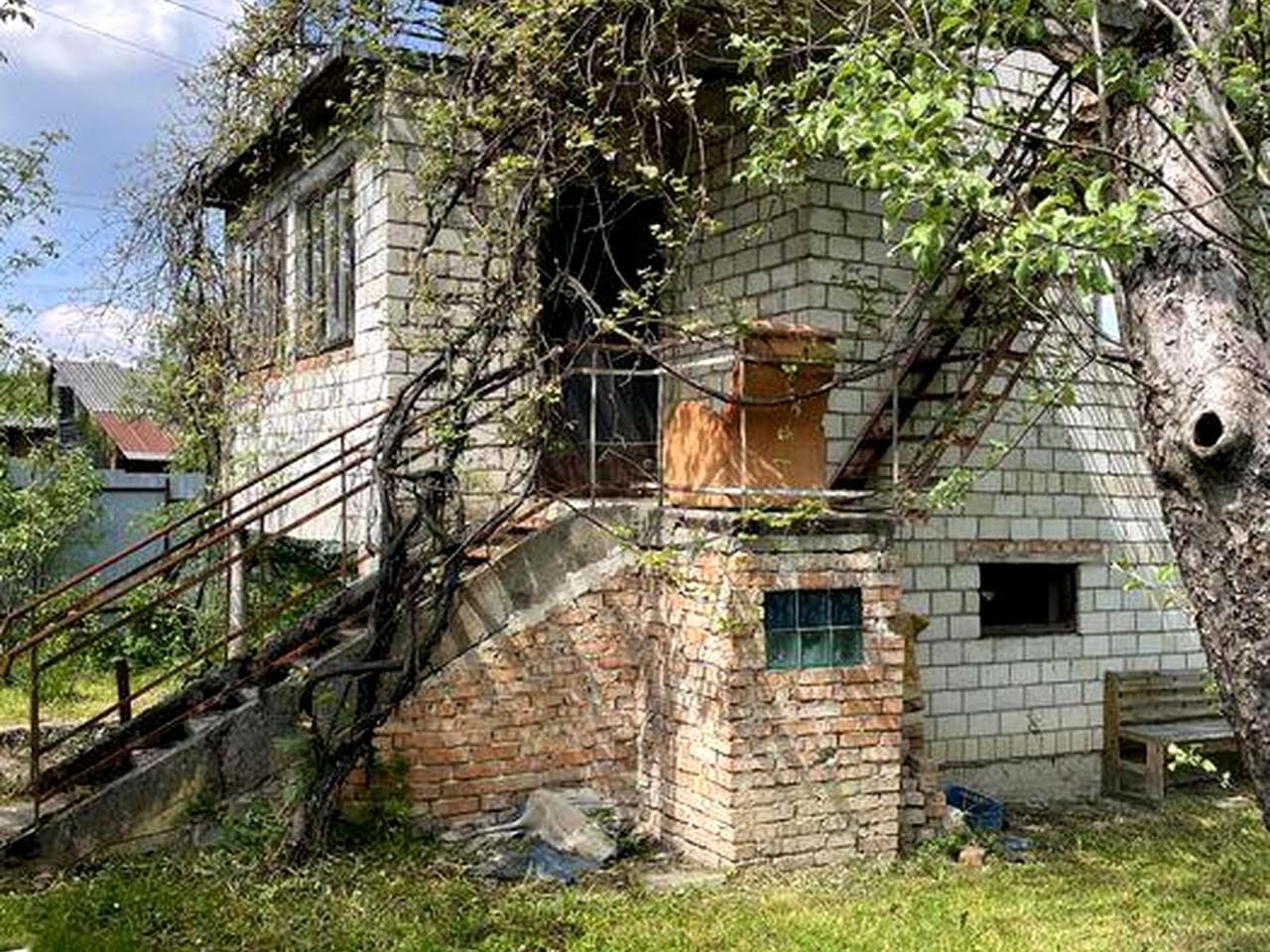 Дачний будинок продається