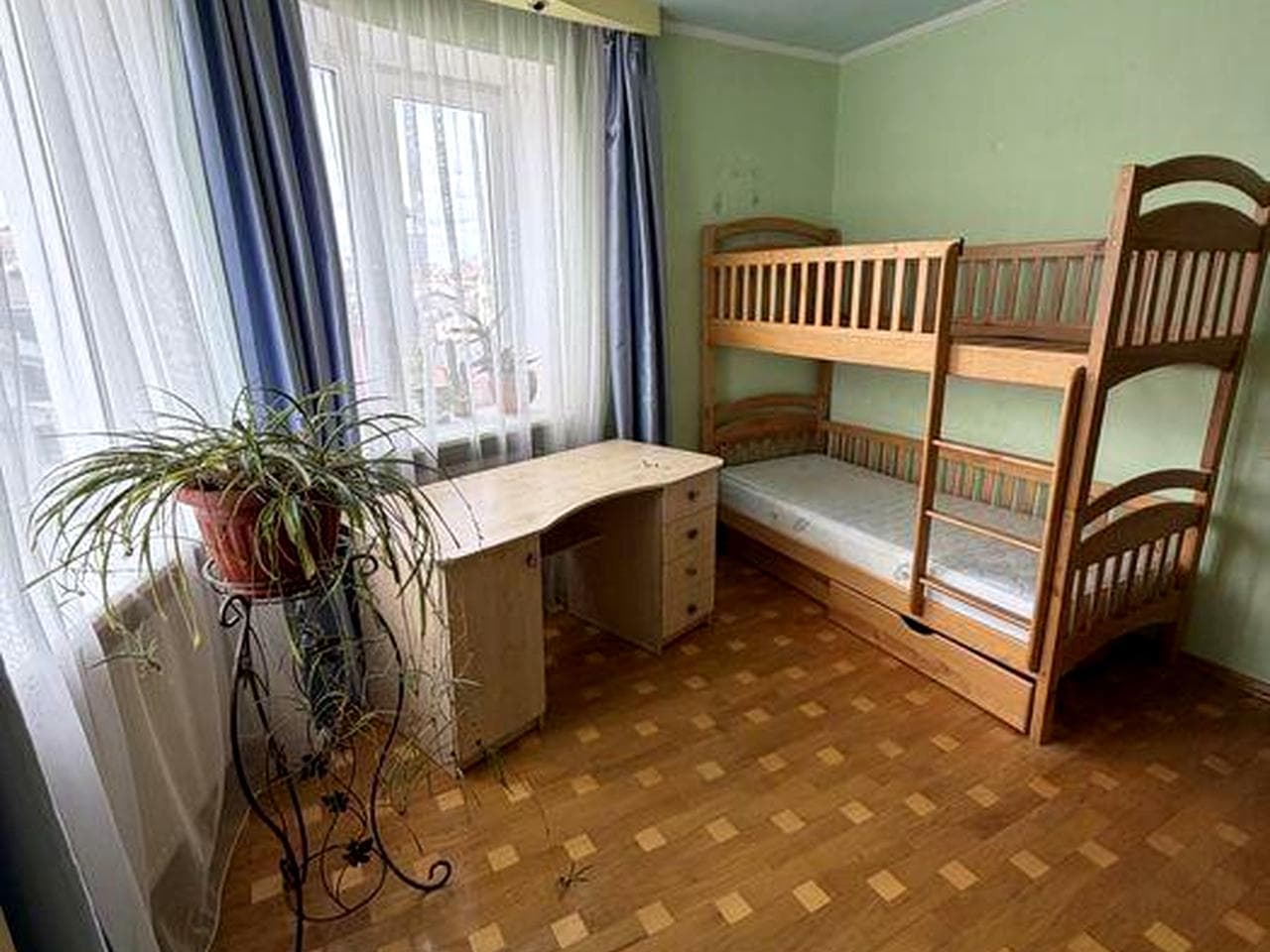 Оренда, центр, вул. За Рудкою, 400$ 3 кім. І/о