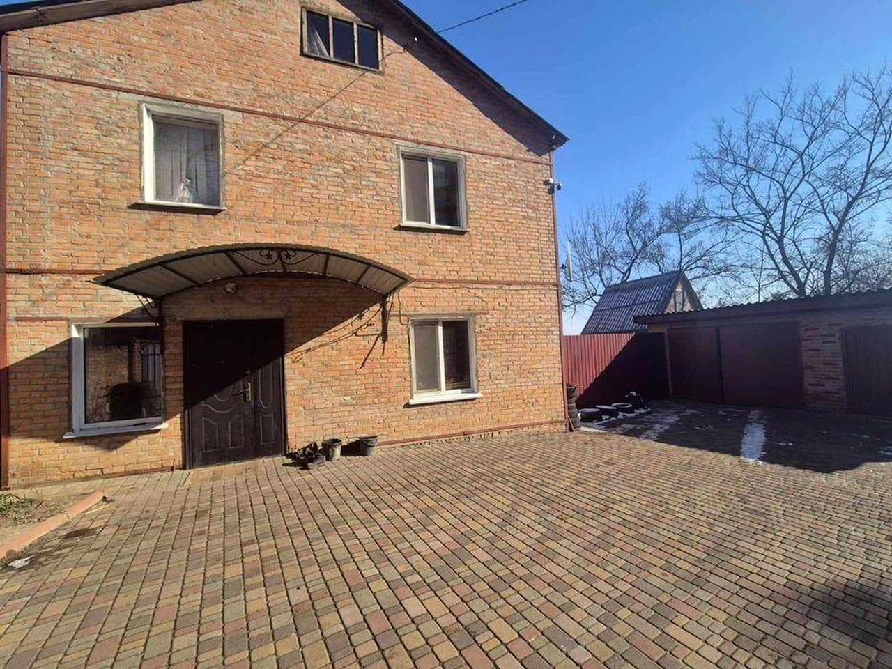 Продам 2-х поверховий будинок в центрі міста