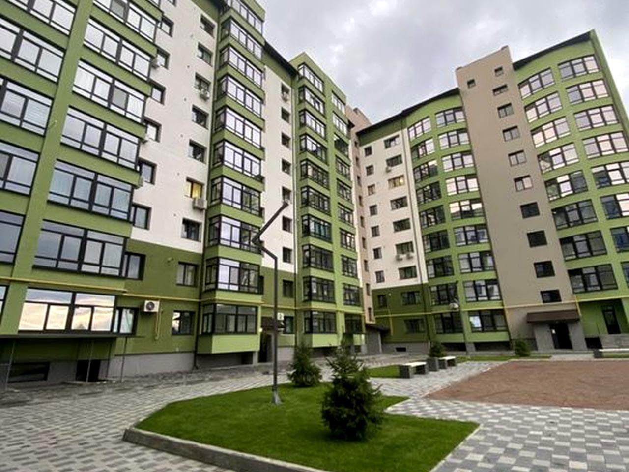 Продаж дворівневої квартири