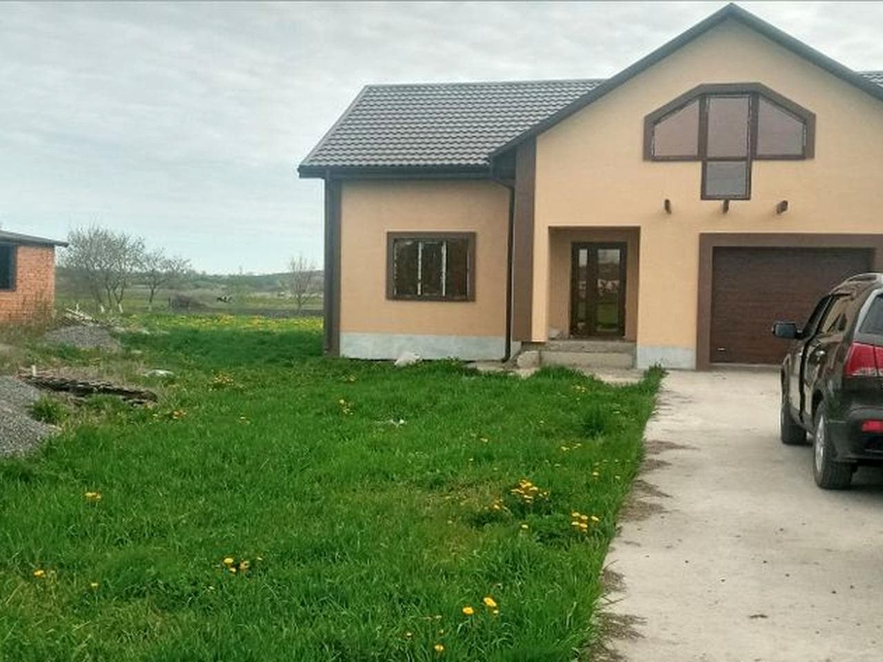 Продам будинок. Пятнадцать соток участок. Будинок новий але без ремонт