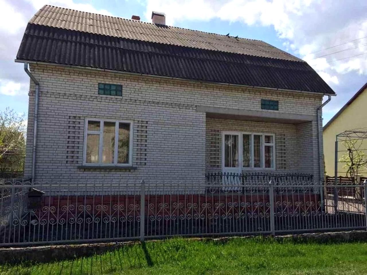 Продаж будинку у м. Броди. Площа 170 м.. Якісний ремонт. Ціна договірн