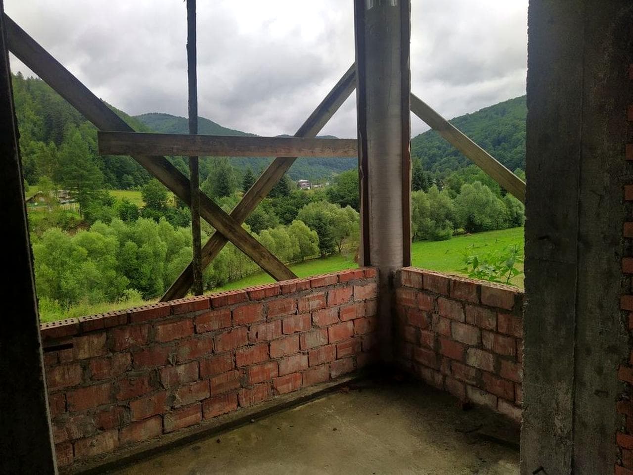 Незавершене будівництво 2022 року