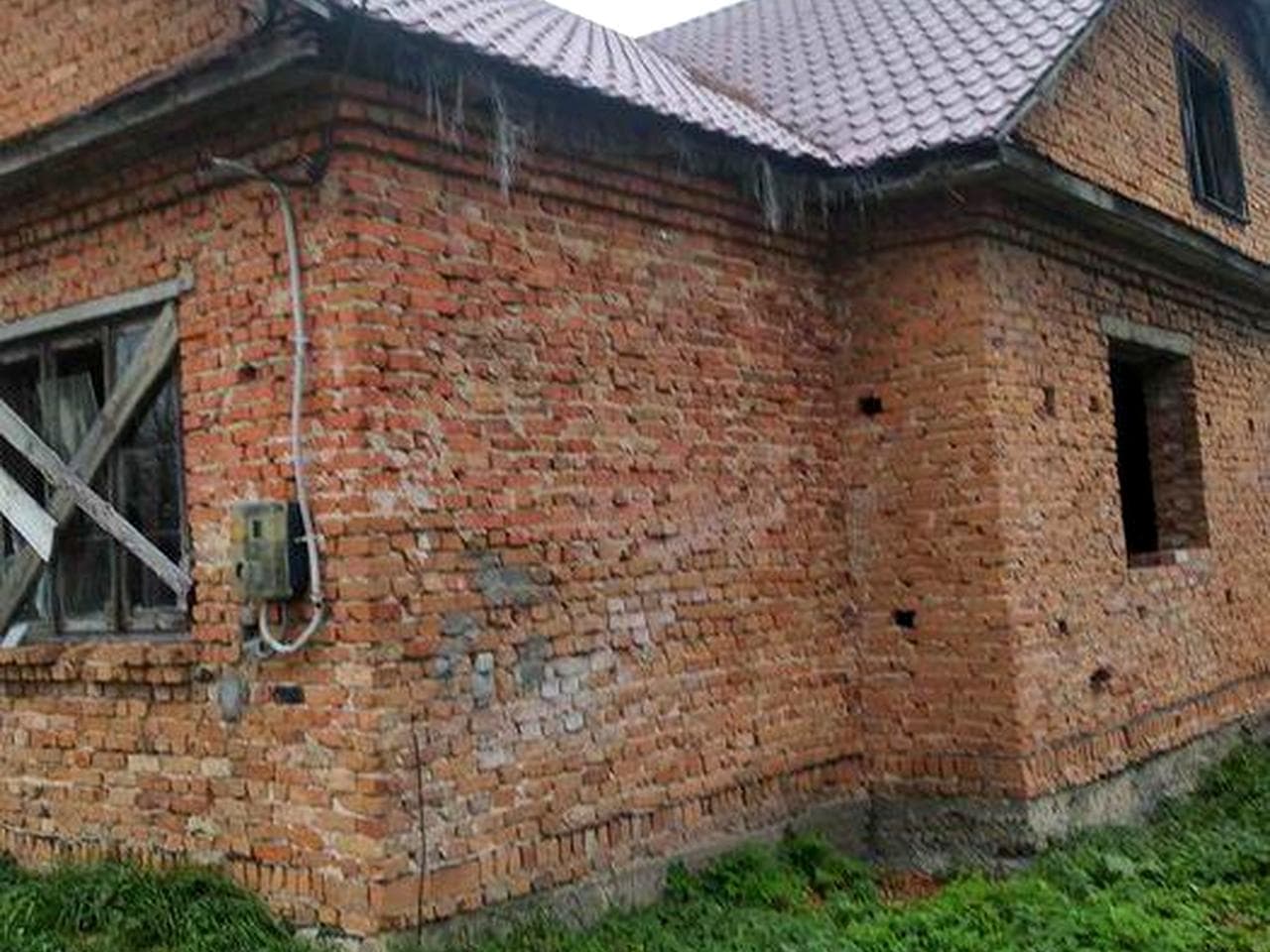 Продам незавершене будівництво, земел. ділянка приватизована 50 сот.