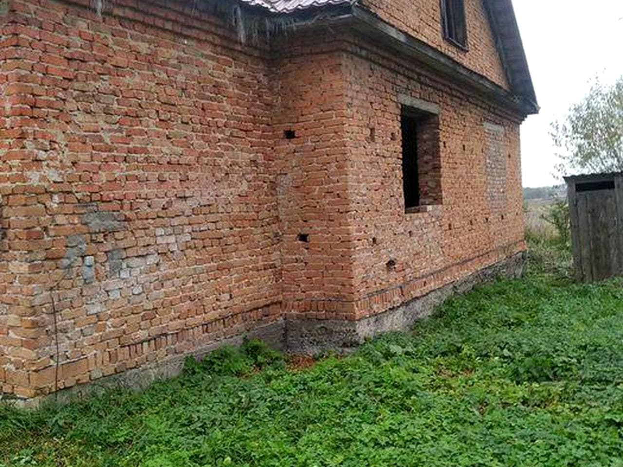 Продам незавершене будівництво, земел. ділянка приватизована 50 сот.