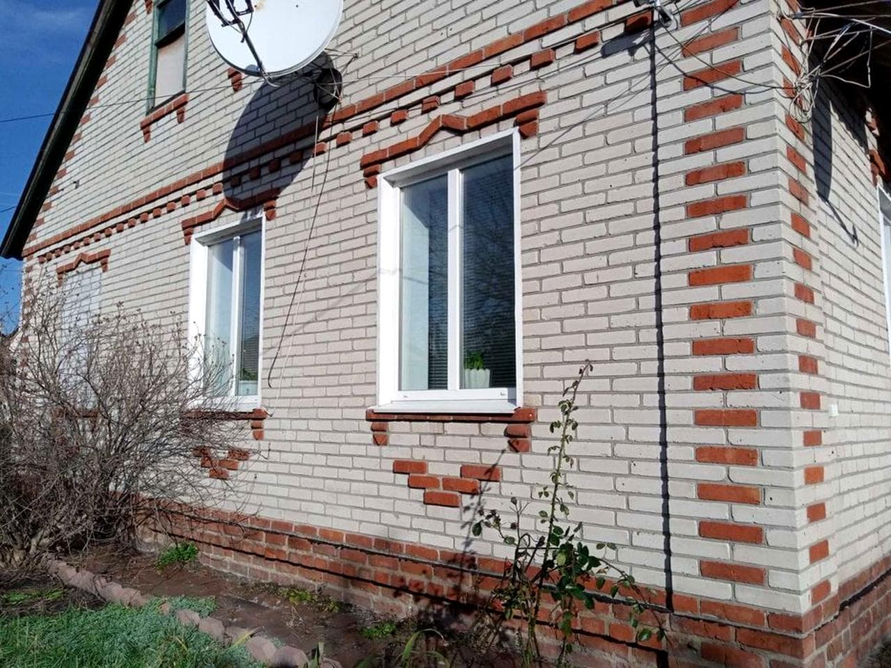 Продаємо будинок у тихому центрі м.Мерефа .