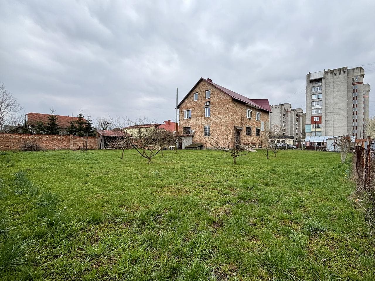 Миколи Леонтовича вул., 2а