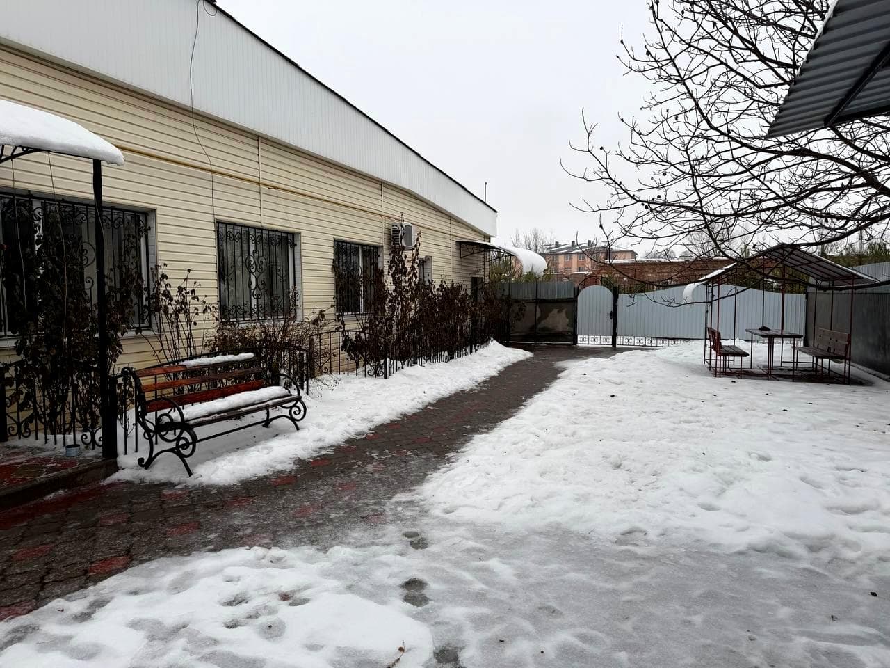 Соборності вул., 142