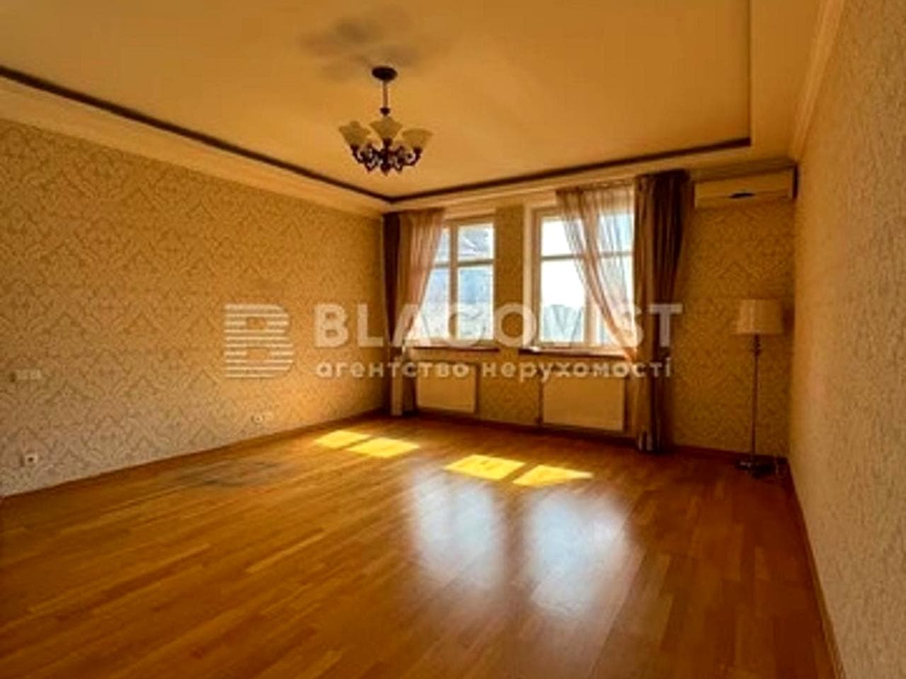 Євгена Коновальця вул. (Щорса), 32-Б