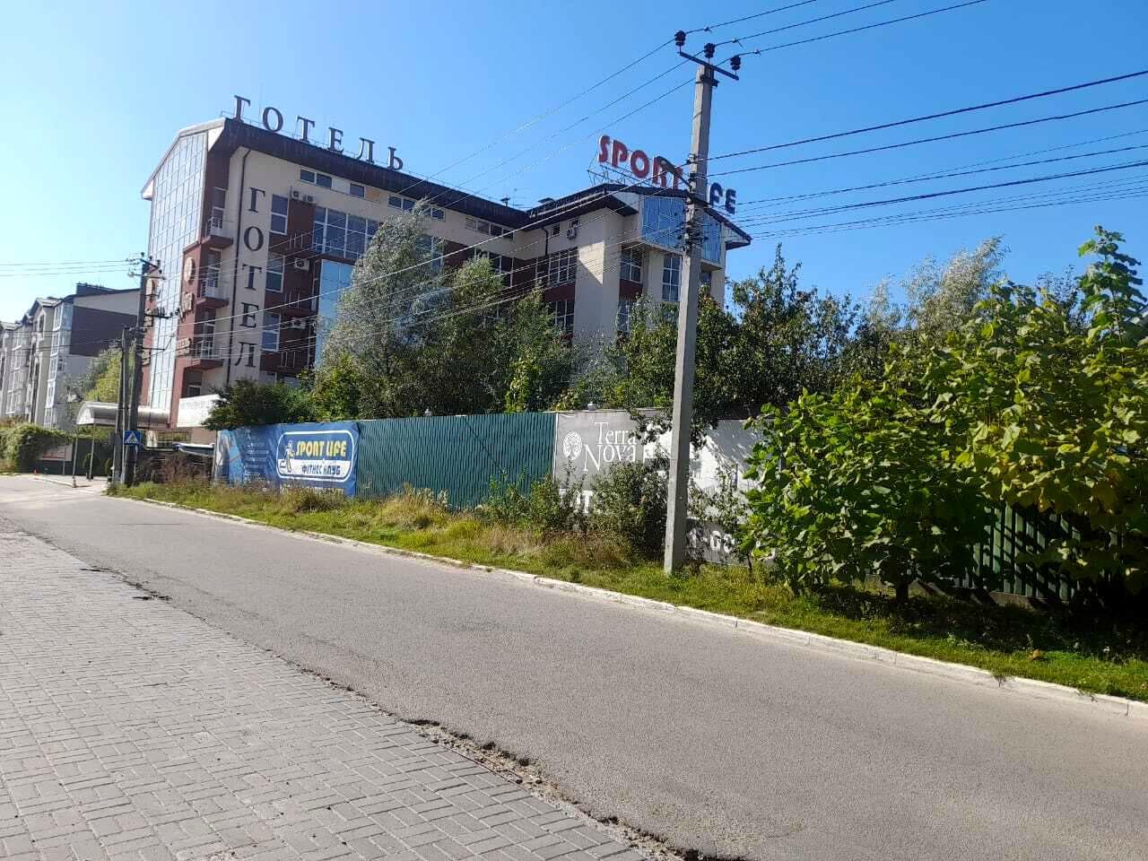 Інститутська вул., 10