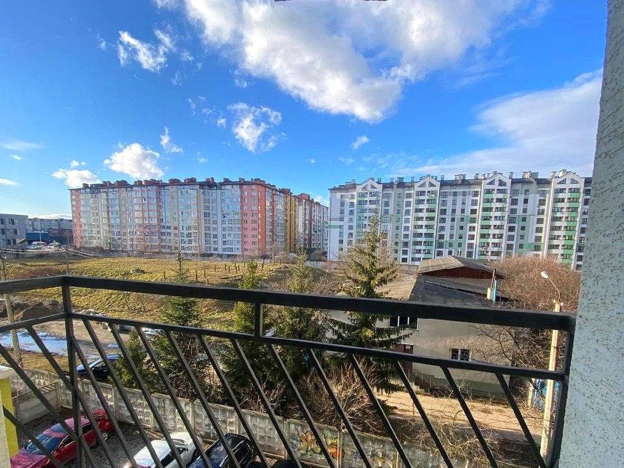 Василя Стуса вул., 42