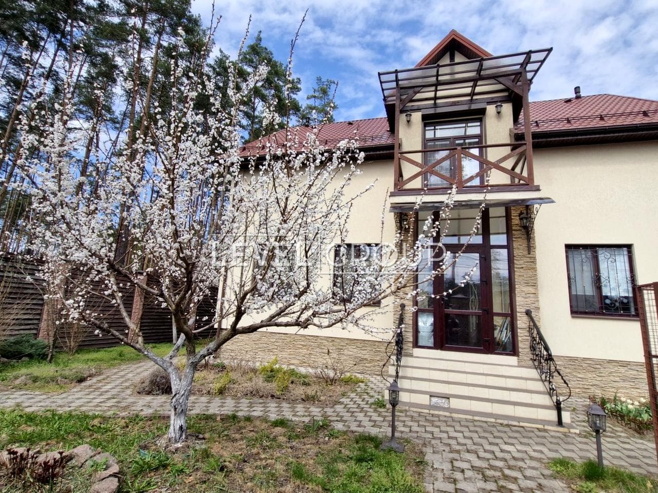 Патріотів вул.