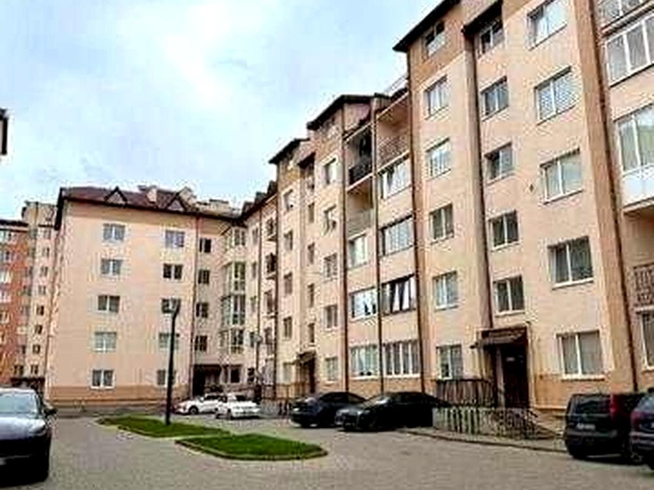 Симона Петлюри вул., (Будинок 2)