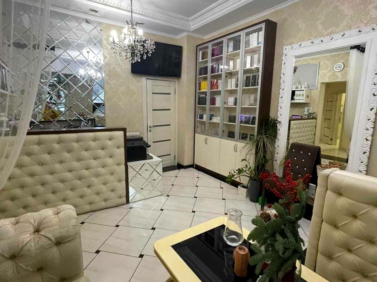 Івана Франка вул., 69