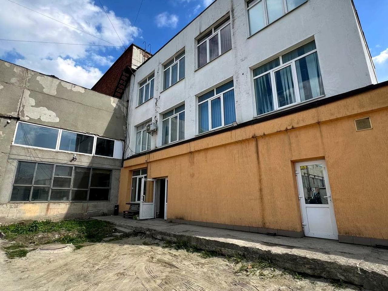 Максимовича вул., 15