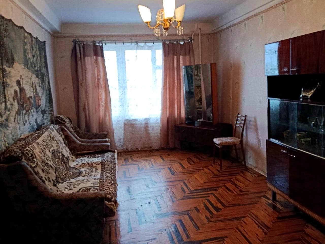 Чарівна вул., 127