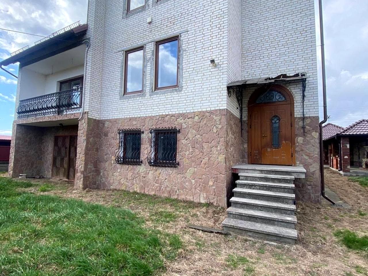 Петра Григоренка вул., 7
