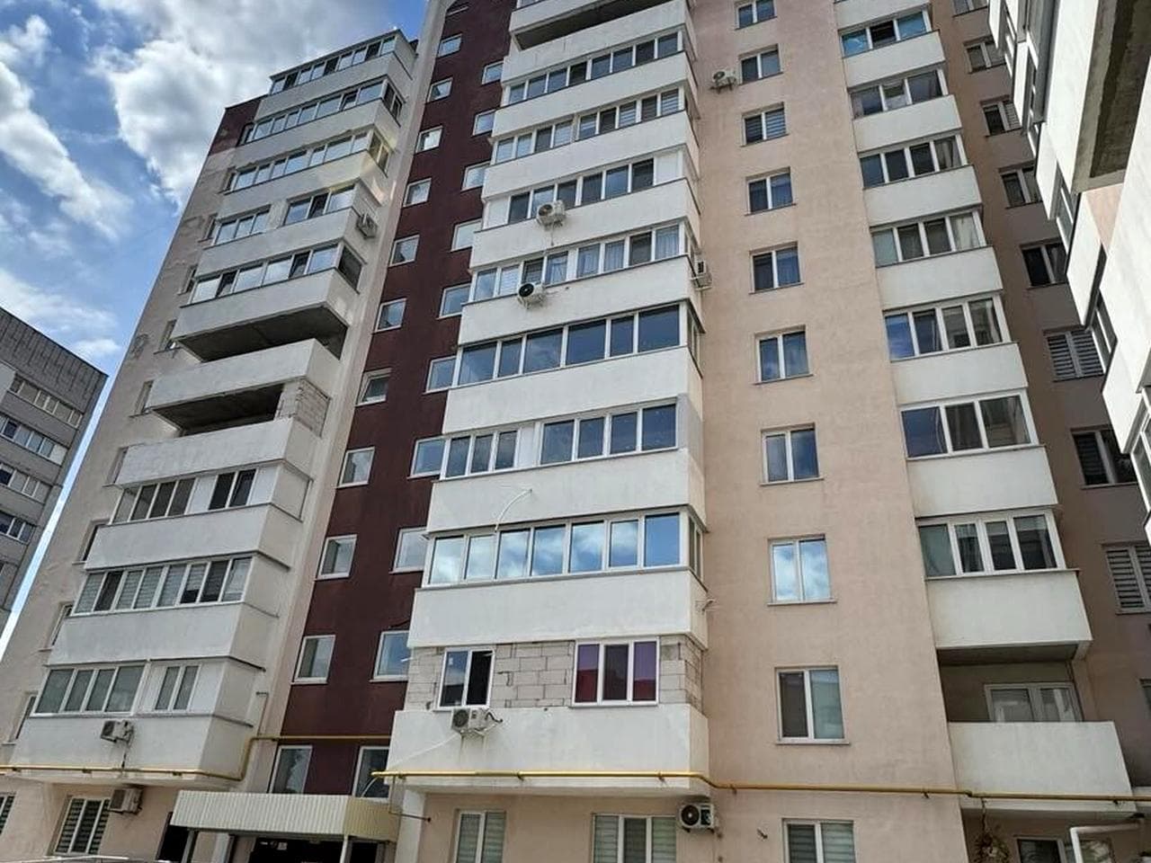 Академіка Корольова вул., 20/1
