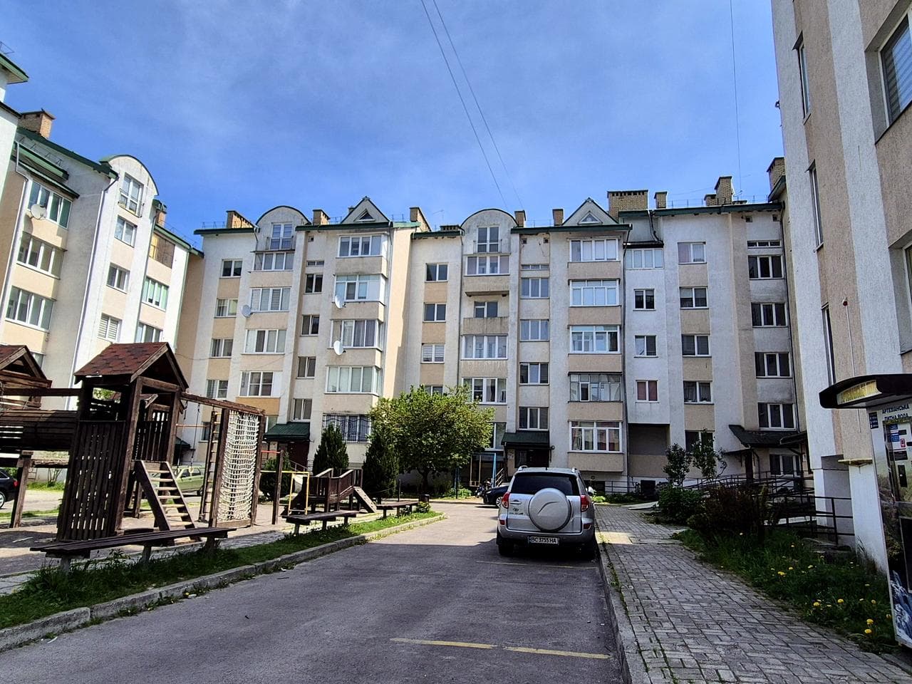 Кільцева вул., 11