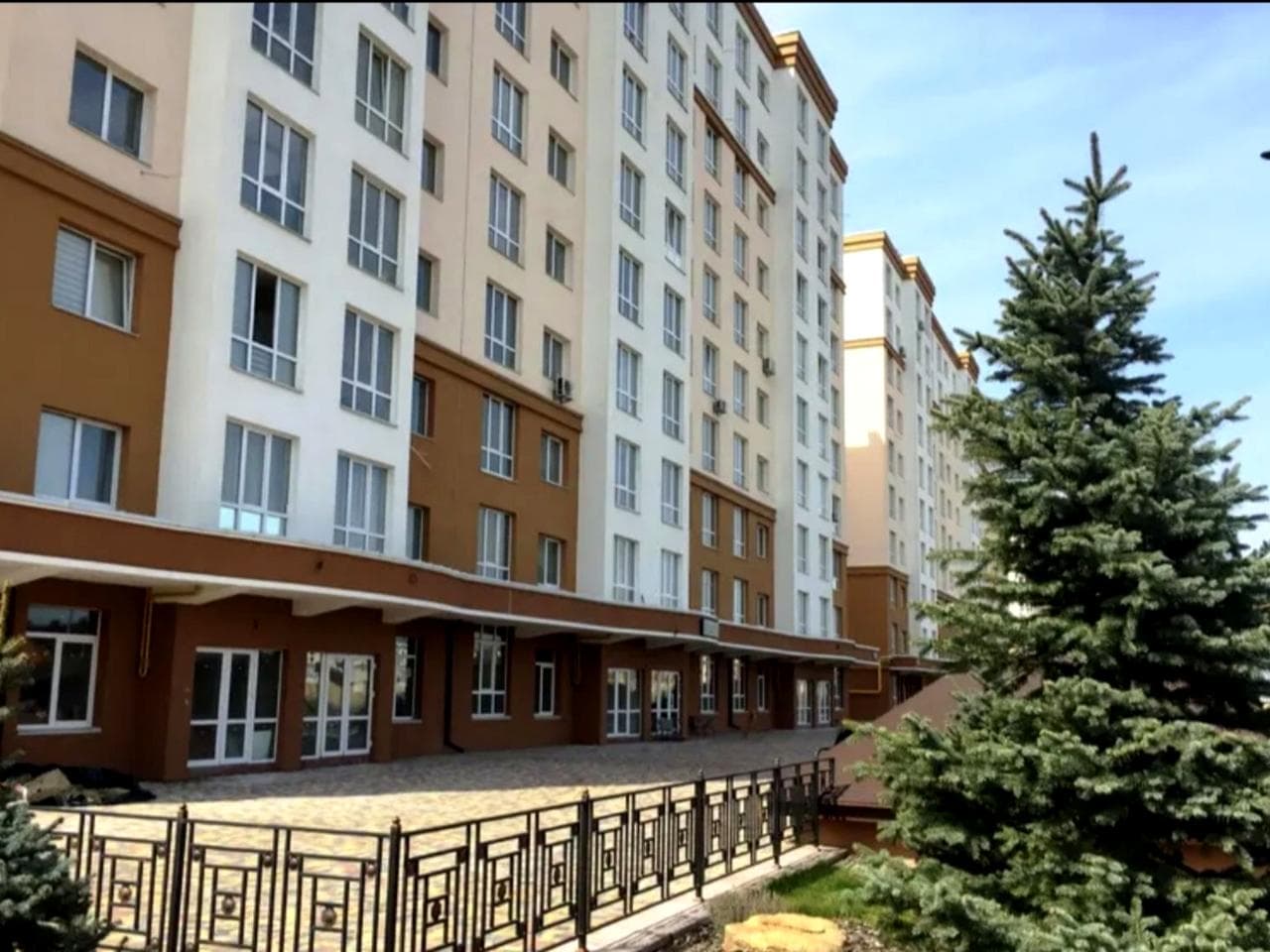 Героїв Небесної Сотні просп., 32/2
