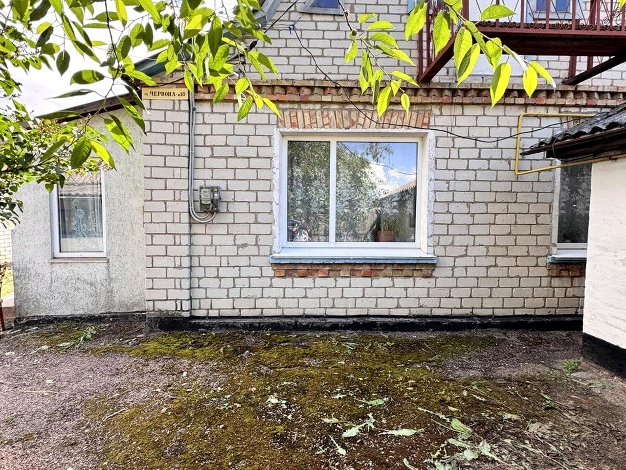 Червона, 18