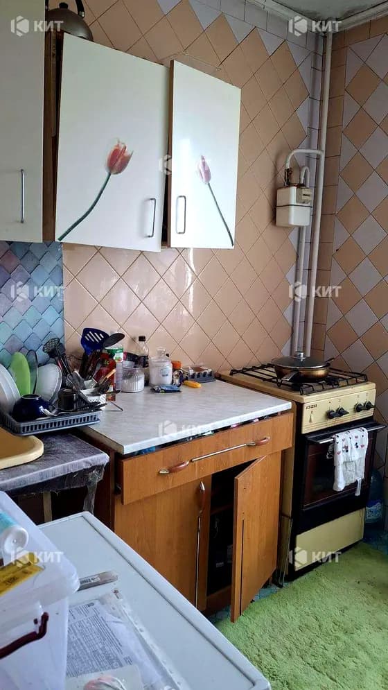 Квартальна вул., 18