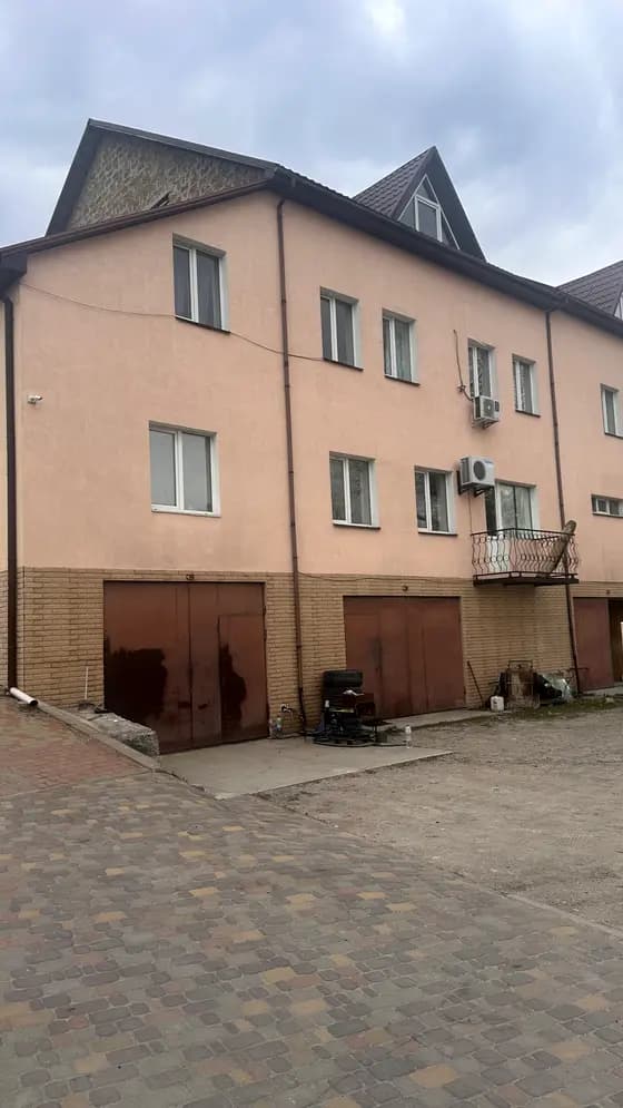 Приозерна вул., 22