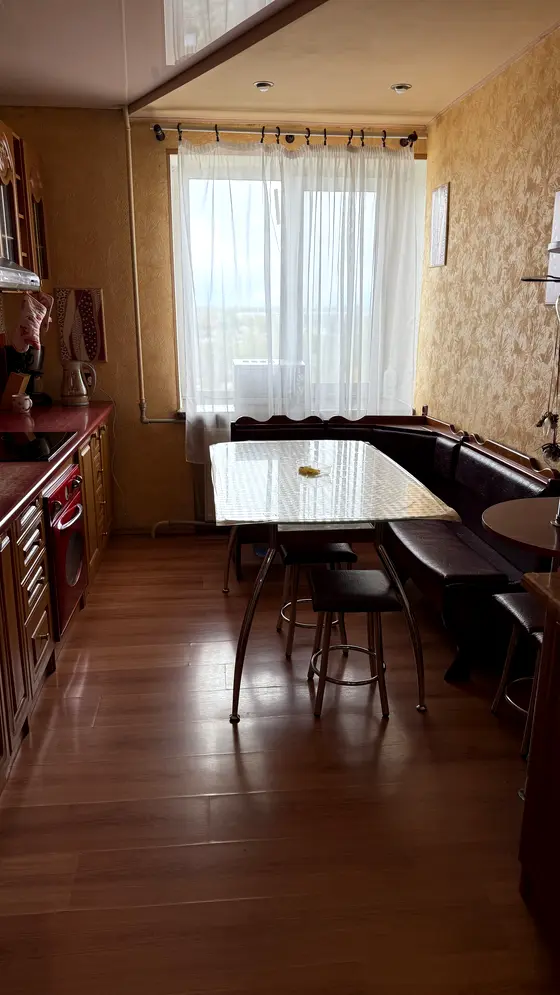 Богдана Хмельницького вул., 8