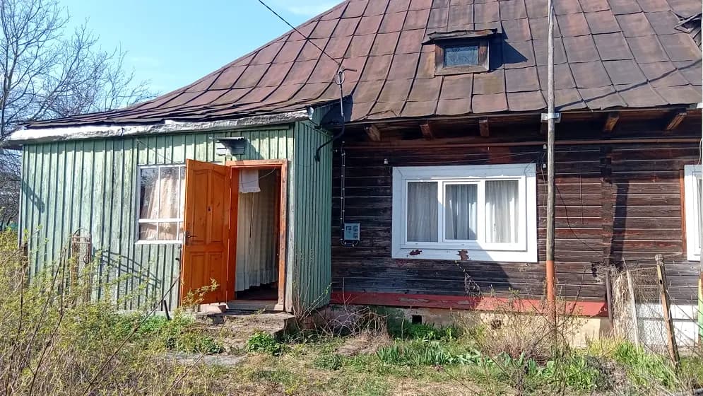 Добровольців вул. (Комарова), 32