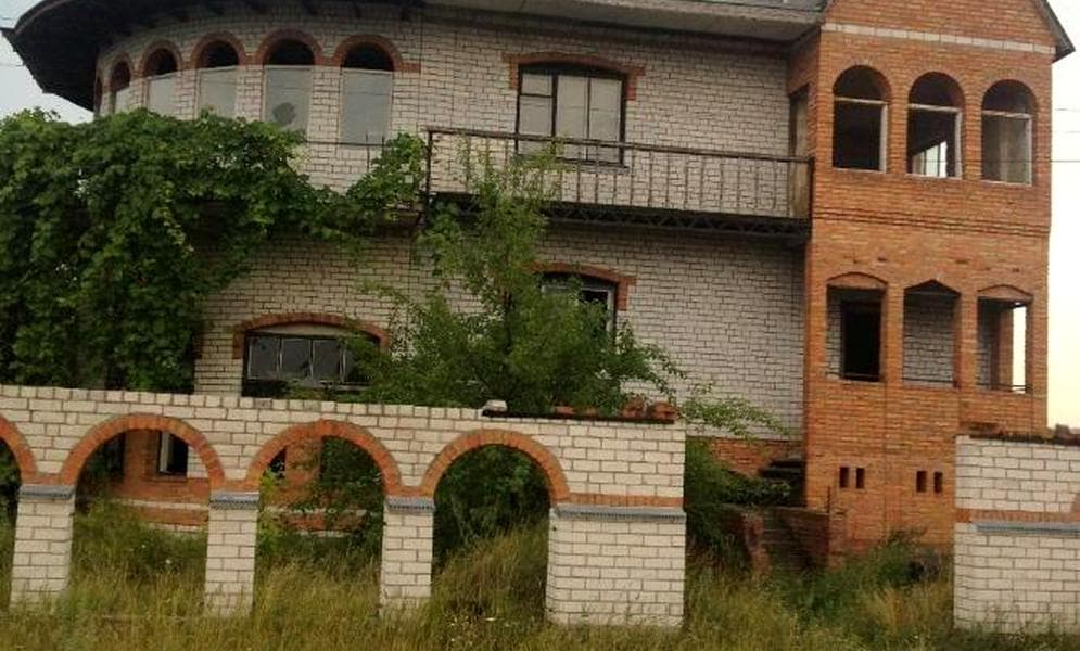 Недобудований будинок. Місто Лубни. Село Засулля. Полтавська область.