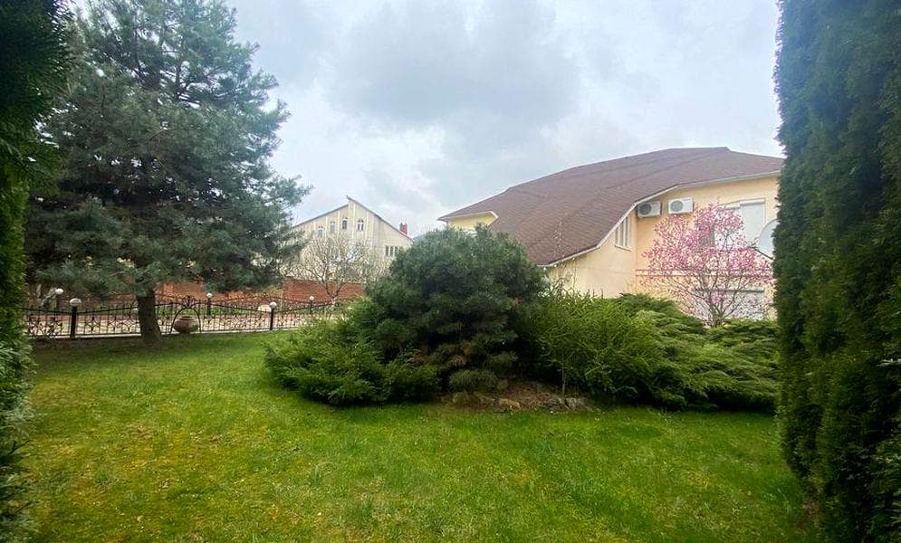 Продаж будинку в ЦЕНТРІ МІСТА З 10 КІМНАТАМИ