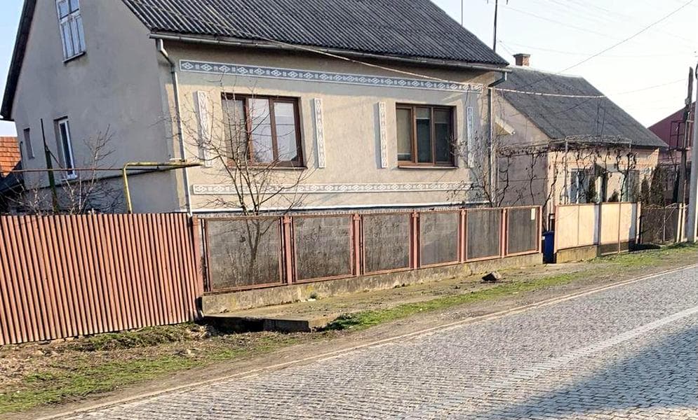 Продається 2 будинки в одному дворі - 10 соток землі