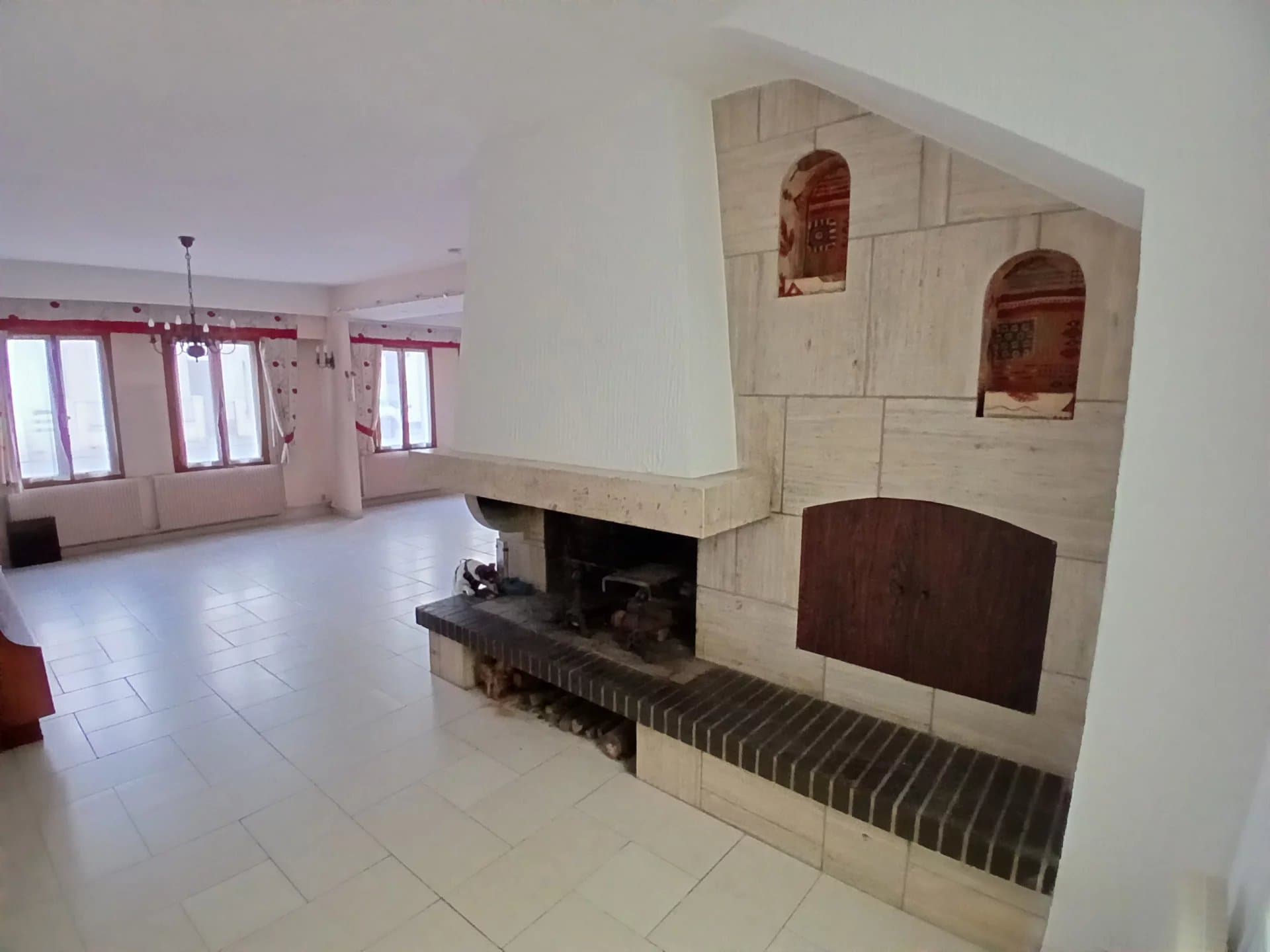 Maison 3 chambres, extérieur et stationnements