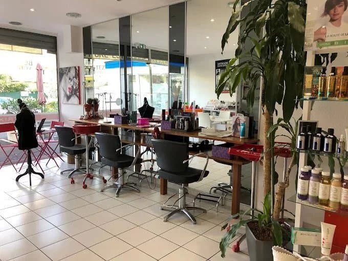 SALON DE COIFFURE